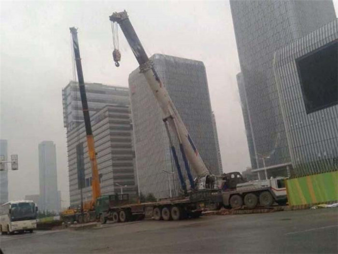 邹城市“自动找平”—— 吊车的 “平地神器” 技术