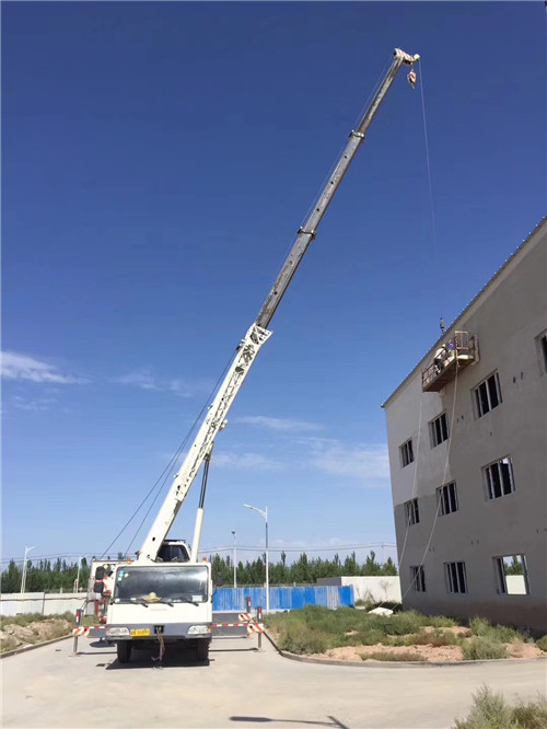 邹城市“轻装强干”—— 吊车的 “轻量化臂架” 技术