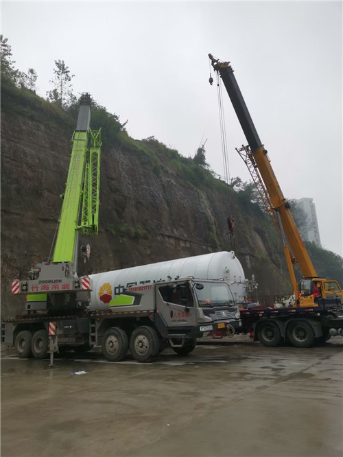 邹城市“不怕风雨冻”—— 吊车的 “恶劣环境适应” 技术